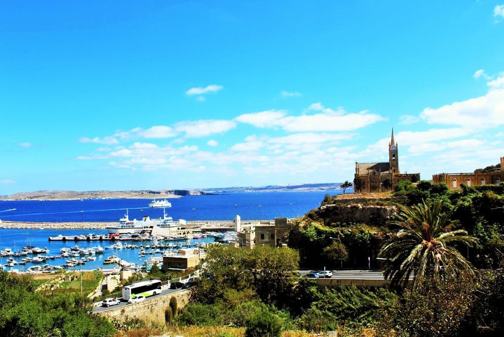 Seaview Luxury Penthouse With Shared Swimming Pool Lägenhet Għajnsielem Exteriör bild